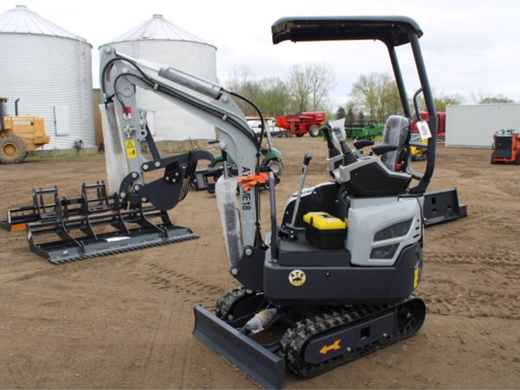 #8075-•-me18-mini-excavator-image-6