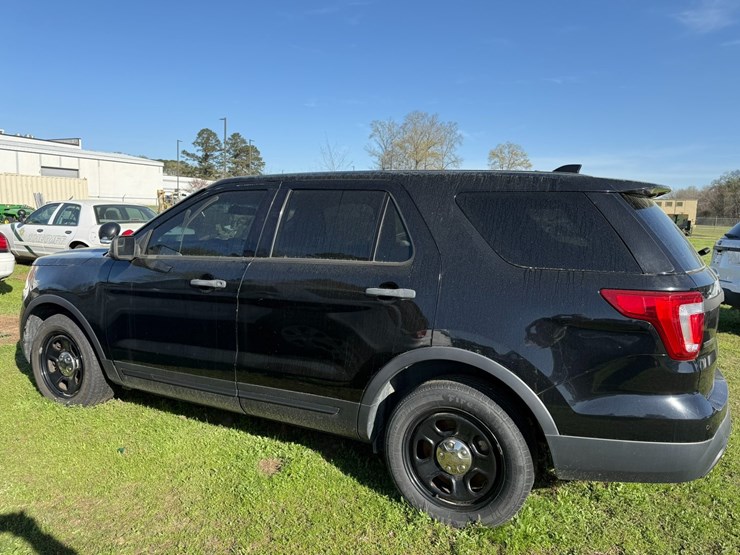2016-ford-explorer-image-5