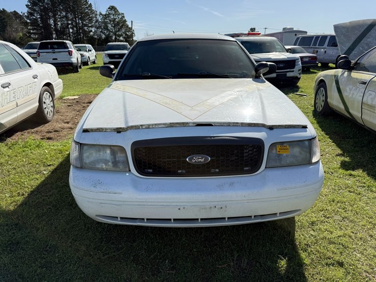 #42085-•-2010-ford-crown-victoria-sedan-vin:-2fabp7bv6ax138575-image-10