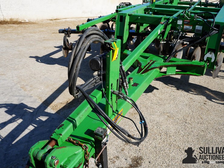 2011-john-deere-2700-image-11