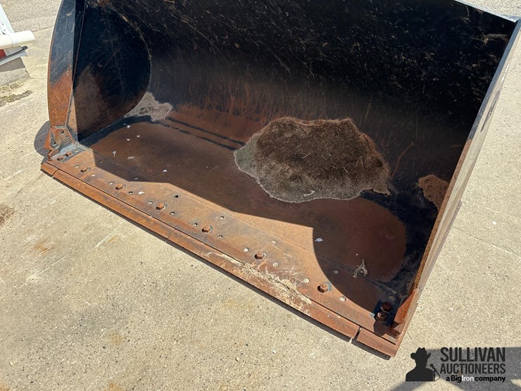 cat-wheel-loader-material-bucket-image-12