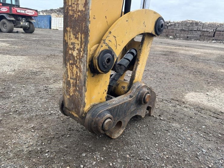 2015-caterpillar-305e2-cr-image-13