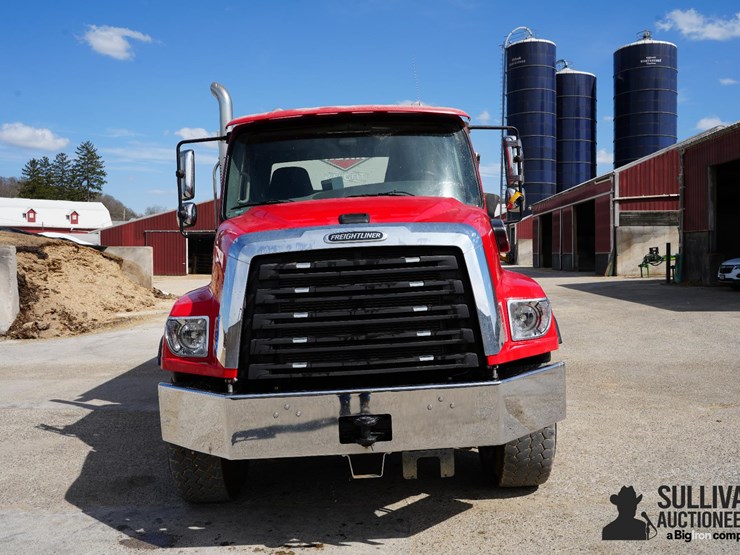 2023-freightliner-114sd-image-2