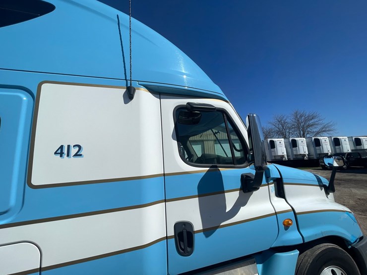 #202-•-2013-freightliner-cascadia-semi-tractor-(title-in-delay)-(denmark,-wi)-image-47