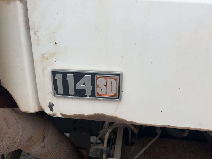 2015-freightliner-114sd-image-13