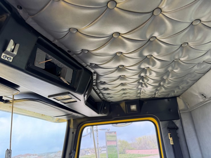 2009-western-star-day-cab-image-19