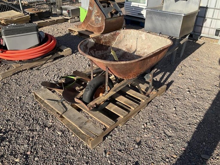 wheel-barrow-&-misc-yard-tools-image-1
