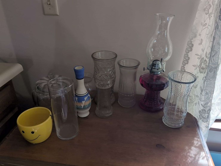 assorted-decorative-glassware-and-household-items-collection-image-4