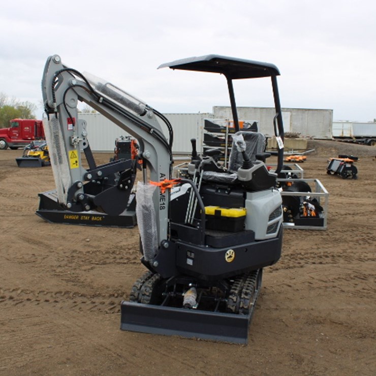 #8075 • ME18 Mini Excavator