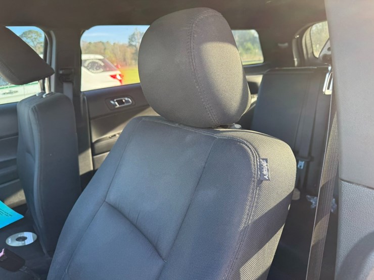 2015-ford-explorer-image-41