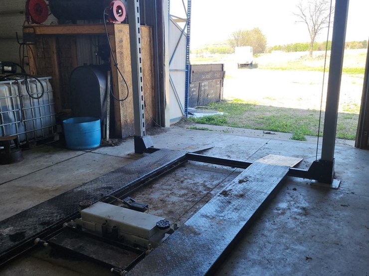 #4000-•-wildfire-9000lb-auto-lift-(mauston,-wi)-image-2