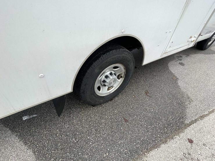 2016-chevrolet-3500-image-29