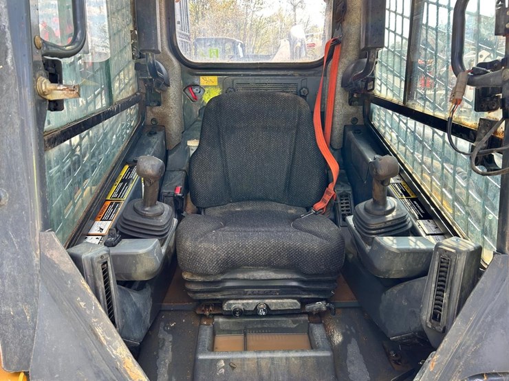 2019-deere-325g-image-19