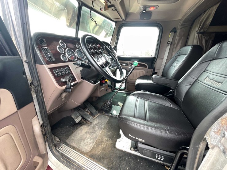 #200-•-2020-peterbilt-semi-tractor-(has-wi-title)-(denmark,-wi)-image-49