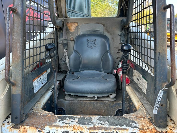 bobcat-s220-image-12