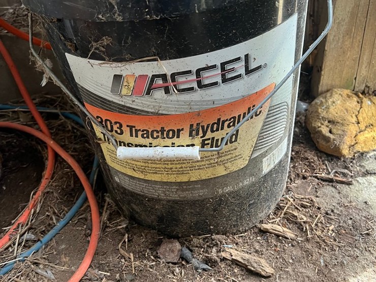 #9629-•-(4)-5-gallon-pails-hydraulic-transmission-fluid-image-5