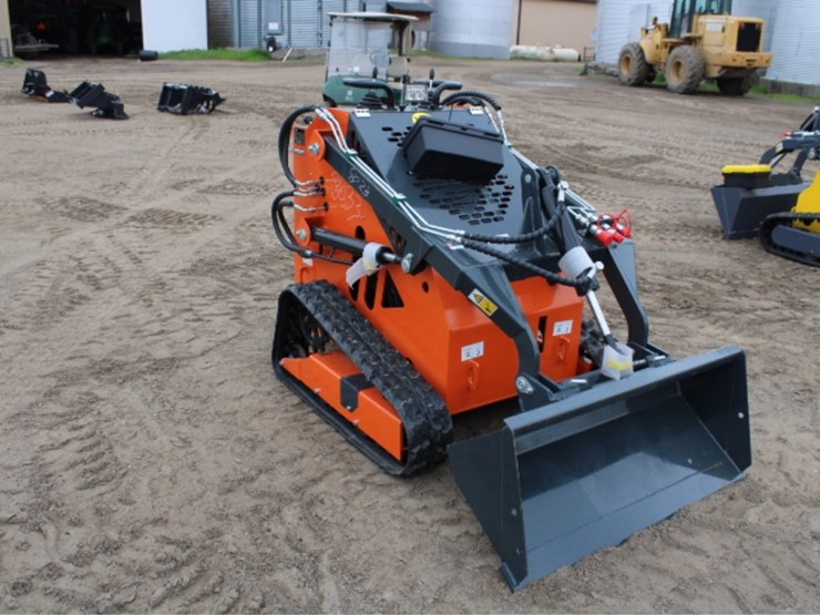 #8033-•-mini-skid-steer-loader-image-3