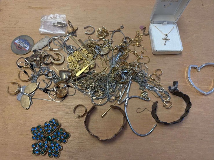 costume-jewelry-image-1