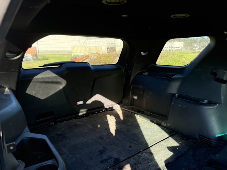 2016-ford-explorer-image-17