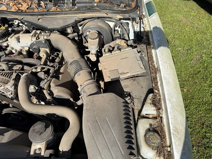 #42084-•-2011-ford-crown-victoria-sedan-vin:-2fabp7bv6bx160559-image-20