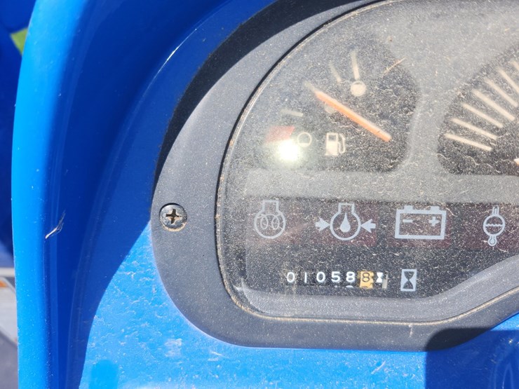 new-holland-35-image-11