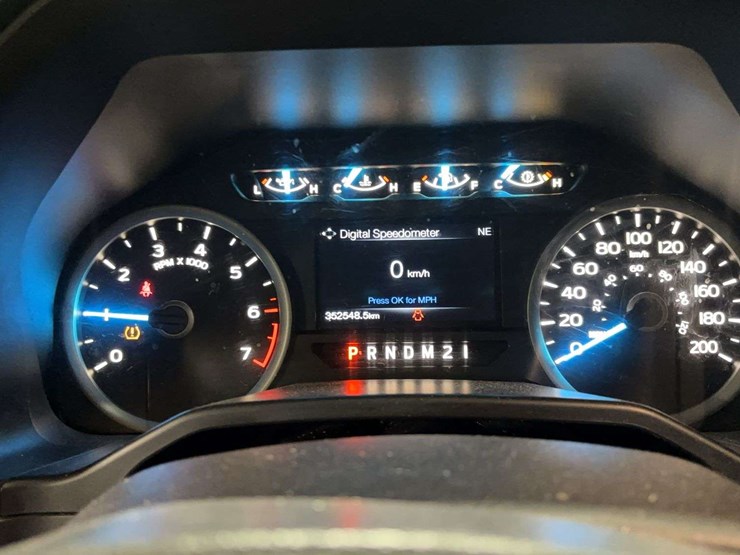 2016-ford-f150-xlt-image-15
