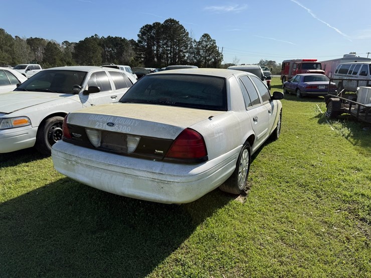 #42084-•-2011-ford-crown-victoria-sedan-vin:-2fabp7bv6bx160559-image-3