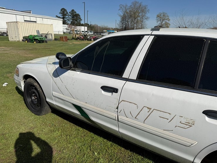 #42085-•-2010-ford-crown-victoria-sedan-vin:-2fabp7bv6ax138575-image-5