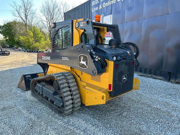 2025-deere-325g-image-2