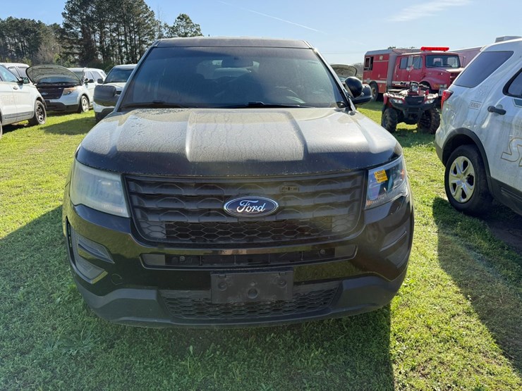 2016-ford-explorer-image-9