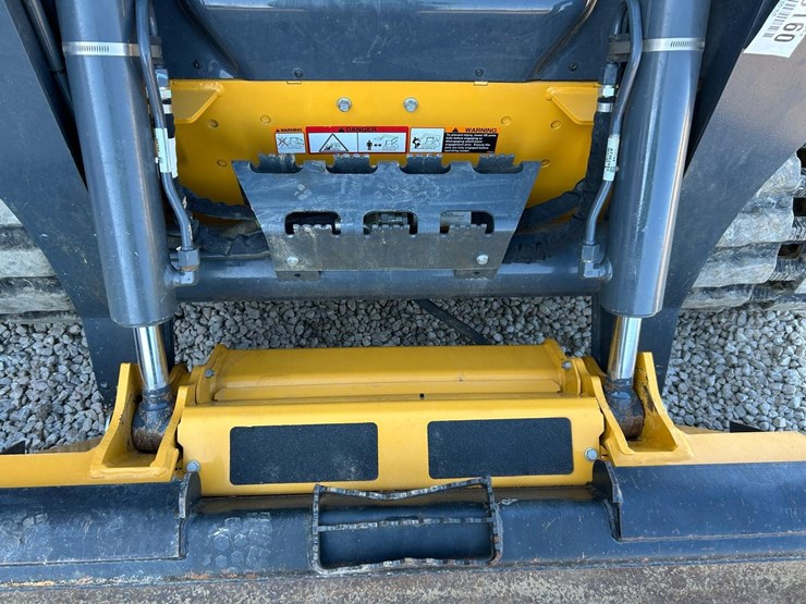 2025-deere-325g-image-10