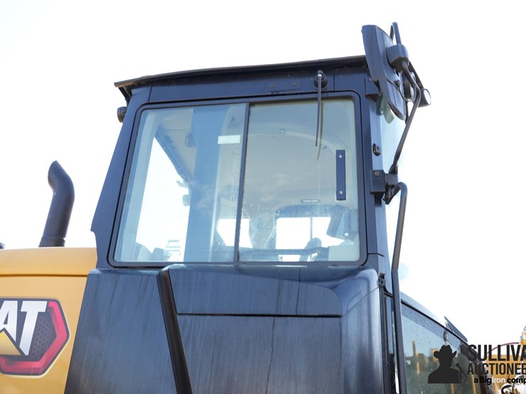 2022-caterpillar-926m-image-11
