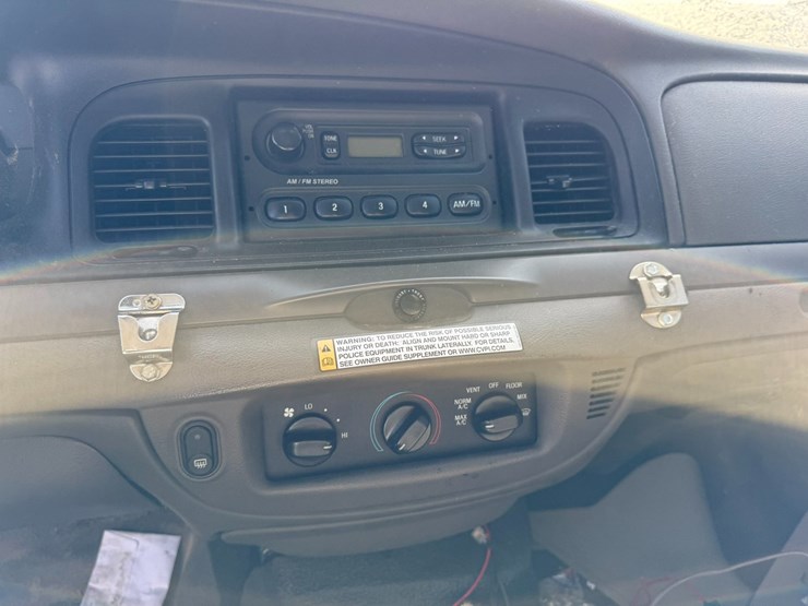 #42084-•-2011-ford-crown-victoria-sedan-vin:-2fabp7bv6bx160559-image-33