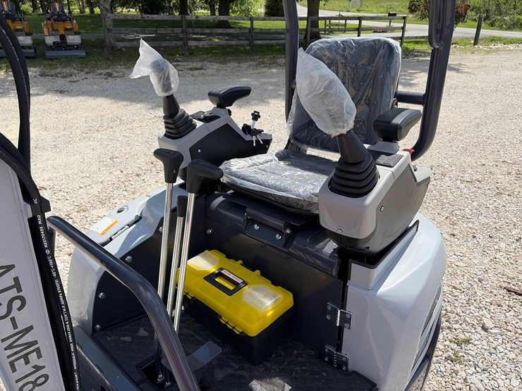 #162-•-unused-2026-ats-me18-mini-excavator-image-5