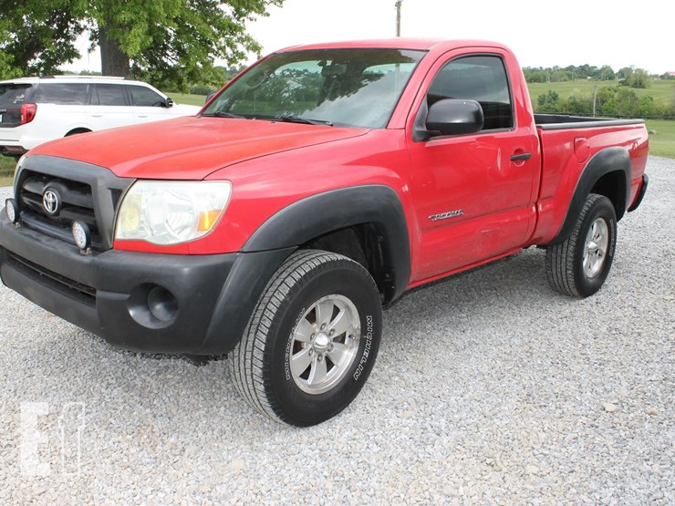 2005-toyota-tacoma-image-1