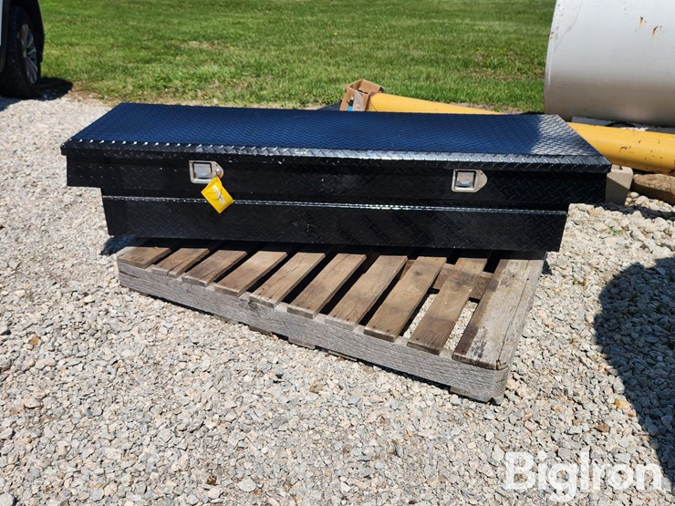 truck-bed-toolbox-image-8