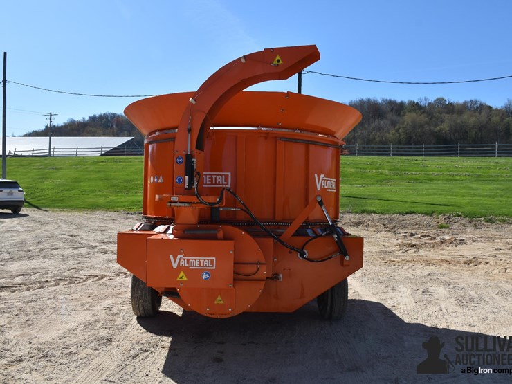 2023-valmetal-5600-pull-type-bale-chopper-image-6