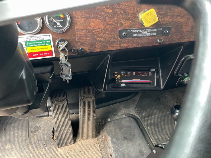 1991-peterbilt-377-image-75