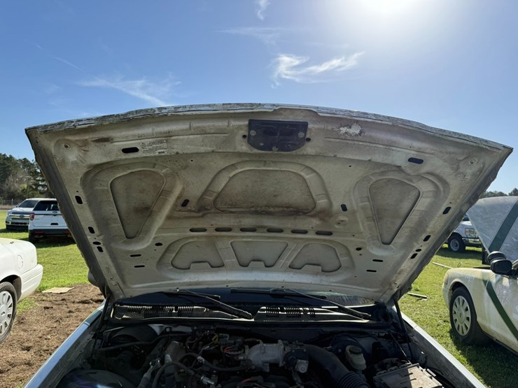 #42085-•-2010-ford-crown-victoria-sedan-vin:-2fabp7bv6ax138575-image-21