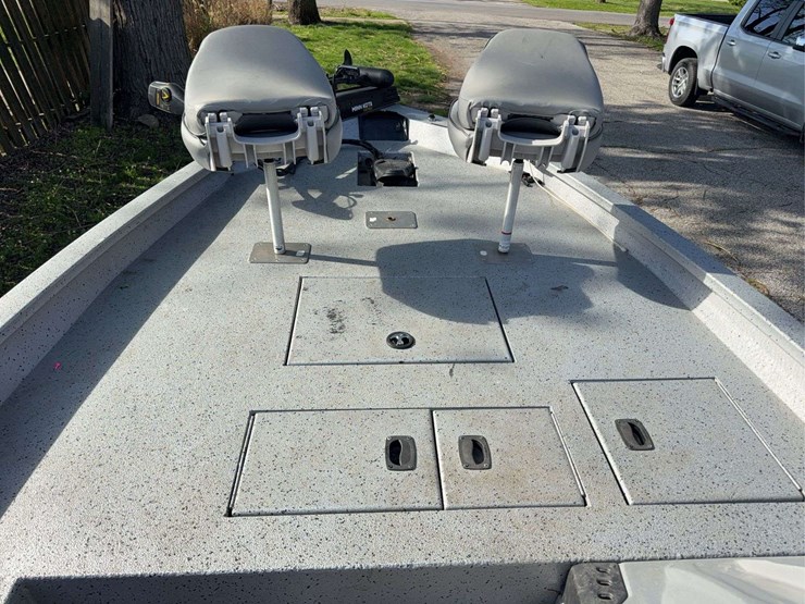 2020-express-fishing-boat-w/-yamaha-175-and-back-track-trailer-and-a-garmin-fish-finder-image-19