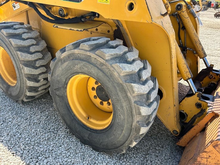 john-deere-270-image-12