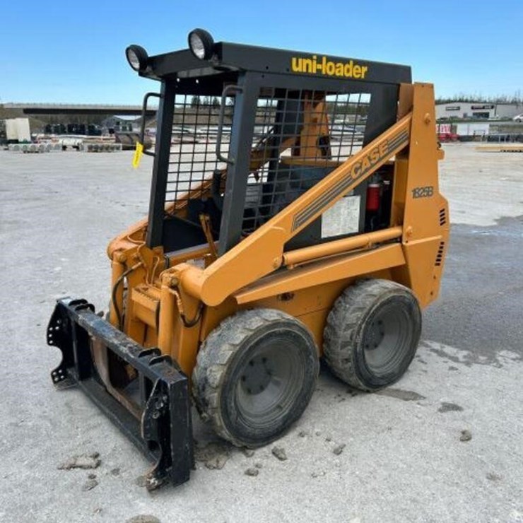 2003 CASE 1825B