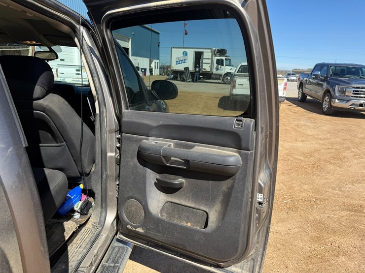 2013-chevrolet-1500-image-25