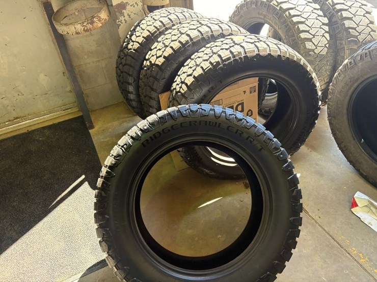 #42067-•-lot-of-(4)-275/60r20-tires-image-3