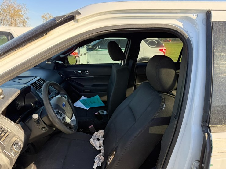 2015-ford-explorer-image-33