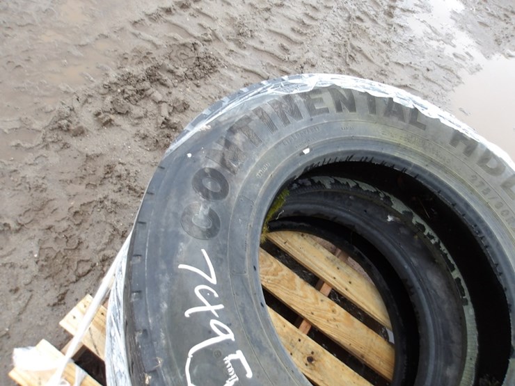 #7495-•-(2)-275/80r22.5-semi-tires-image-3