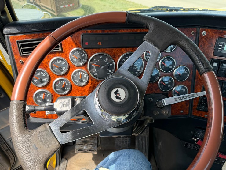 2009-western-star-day-cab-image-22