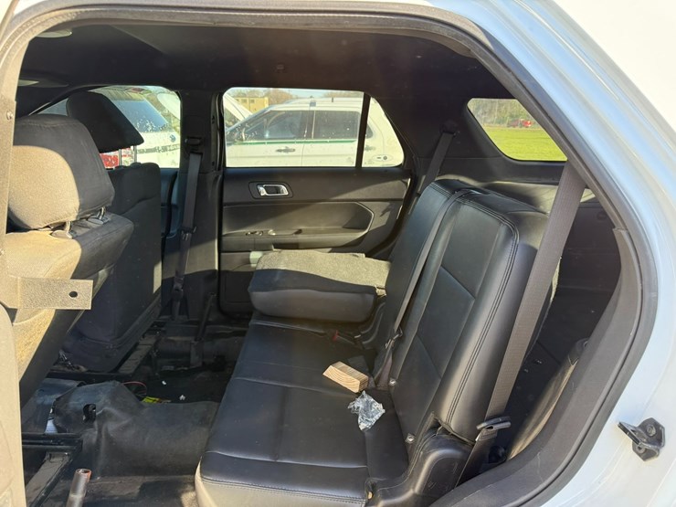 2015-ford-explorer-image-31