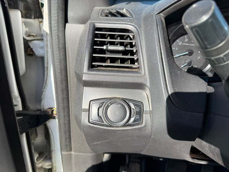 2013-ford-explorer-image-31