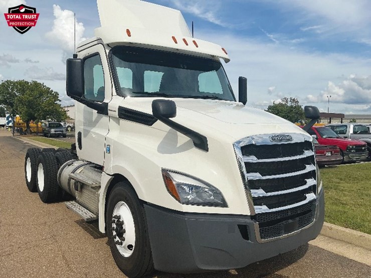 2019-freightliner-cascadia-126-image-1